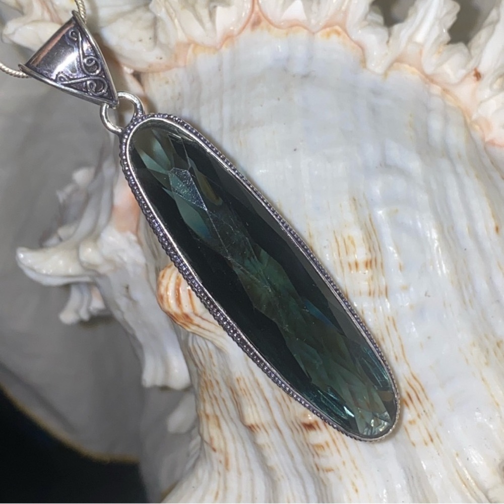 Elongated Faceted Iolite Pendant Necklace in 925 Vintage Setting